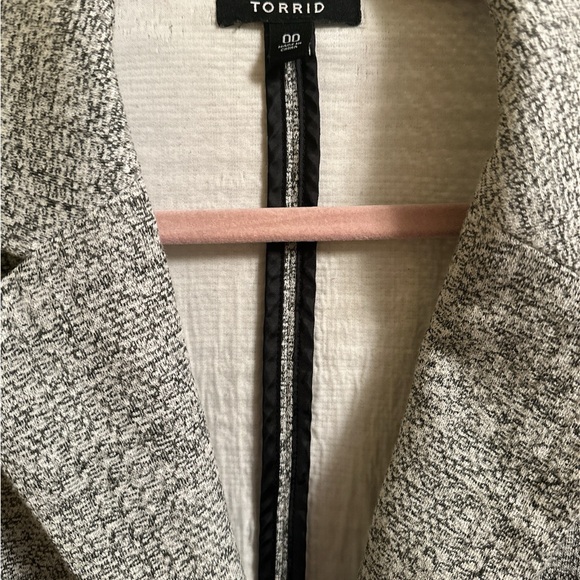 Torrid blazer size 00 - Picture 3 of 4